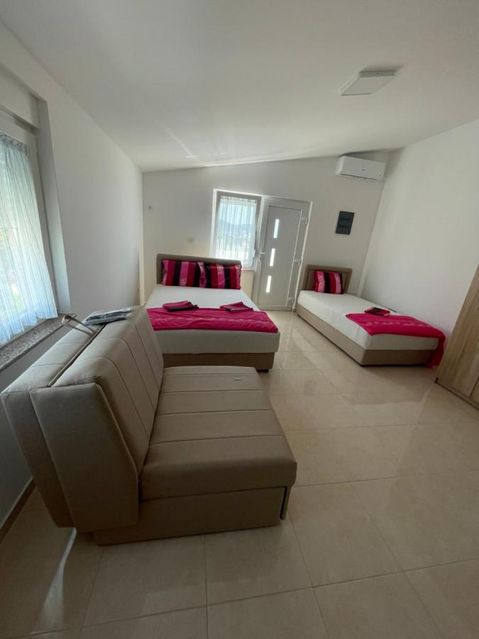 Mit-Apartments Šušanj Buitenkant foto